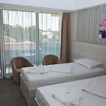 Alis Hotel 3*